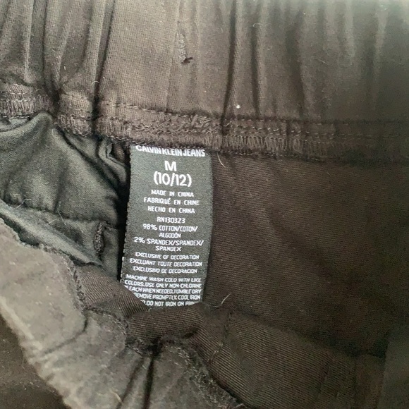 NWT Calvin Klein Jeans Boys Shorts in Black size M - Picture 3 of 5